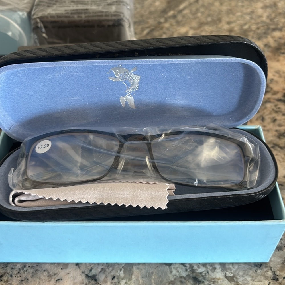 NWB Umizato Ultra Light Weight Handcrafted Blue Light Blocking Gasses. - Picture 4 of 5